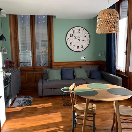 A Deux Pas De La Gare, La Maison Rouge Albertville Eksteriør bilde