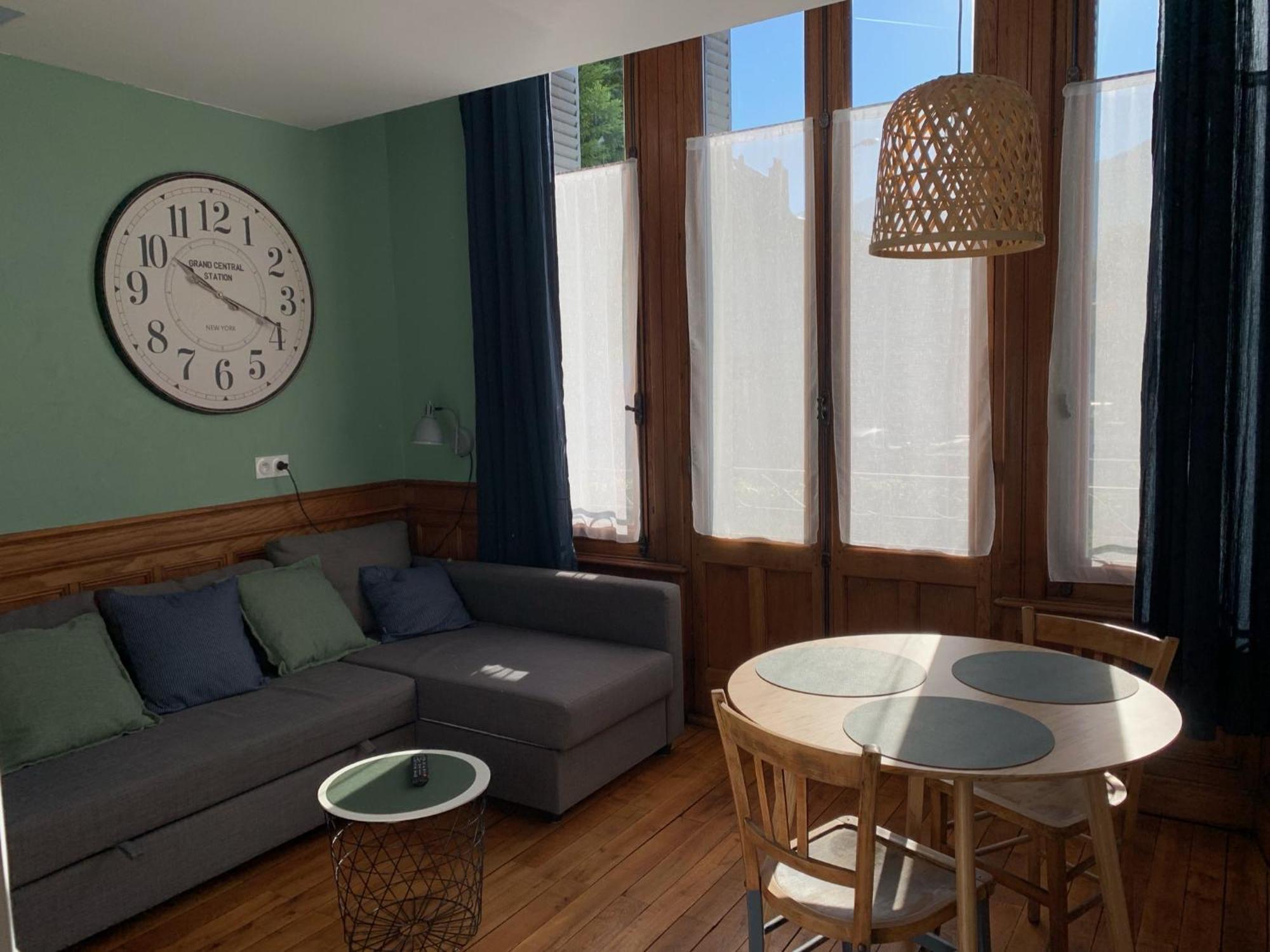 A Deux Pas De La Gare, La Maison Rouge Albertville Eksteriør bilde