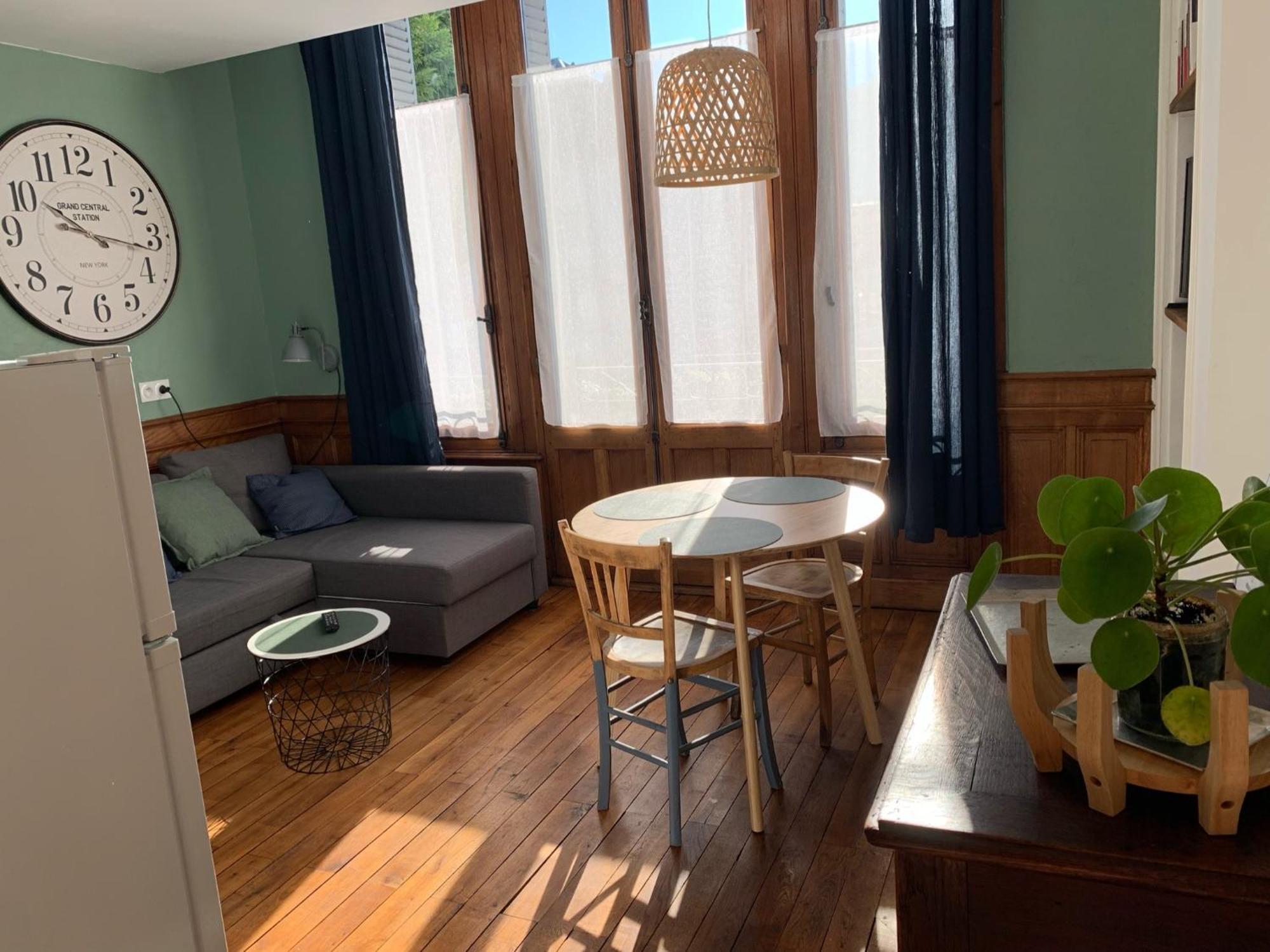A Deux Pas De La Gare, La Maison Rouge Albertville Eksteriør bilde