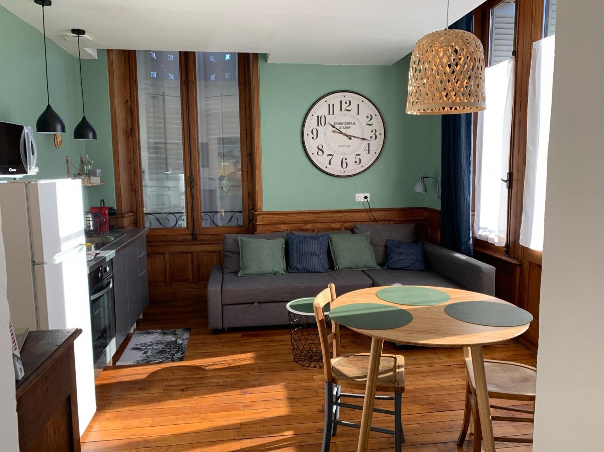A Deux Pas De La Gare, La Maison Rouge Albertville Eksteriør bilde